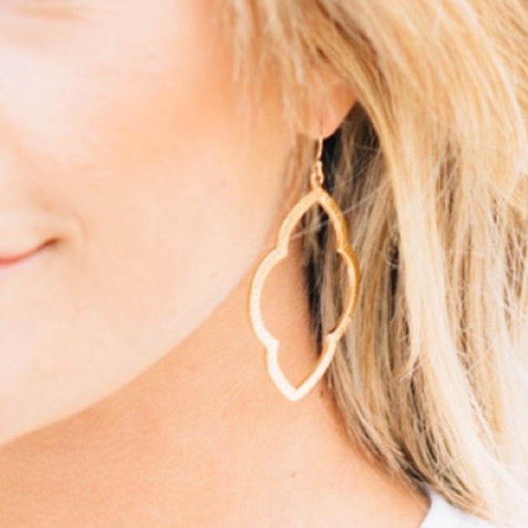 NEW Textured Medallion Earrings - Picture 4 of 4